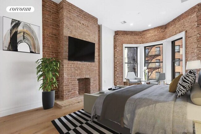 Photo - 14 E 21st St