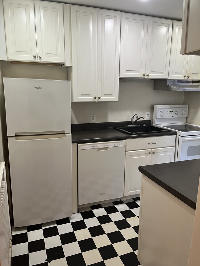 Building Photo - 246 S Exeter St Rental