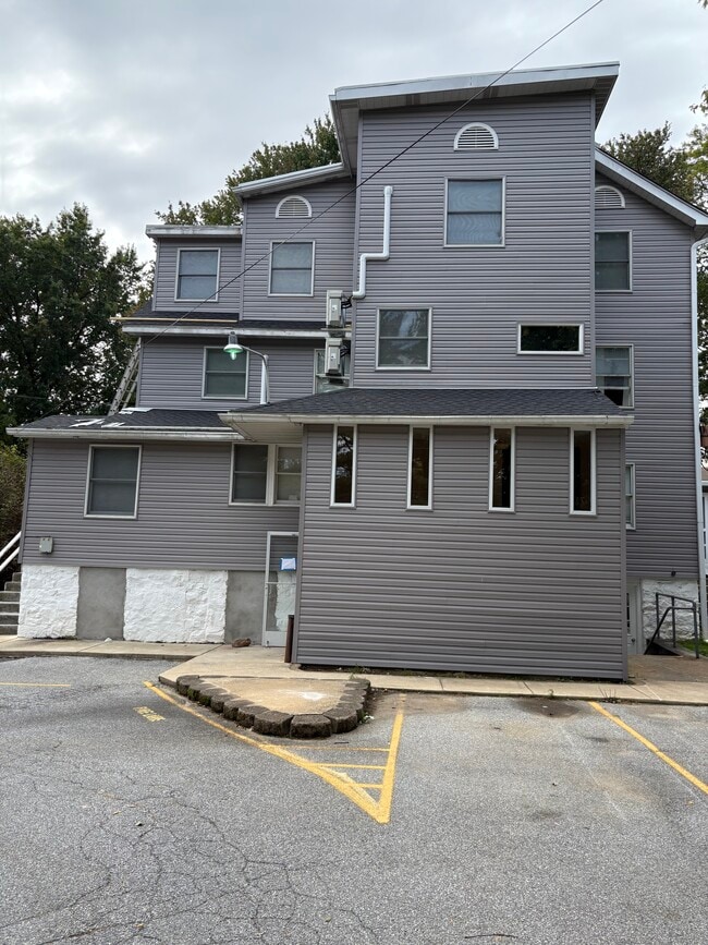 Building Photo - 2 W Delaware Ave Unit 2
