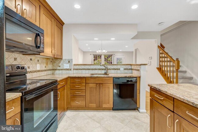 6586 Skylemar Trail