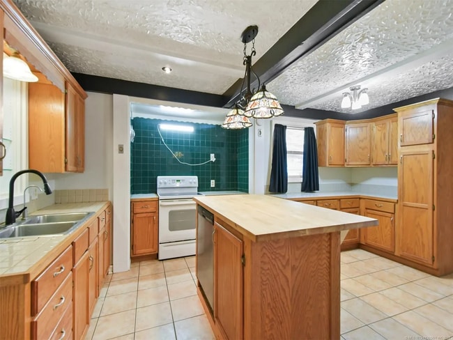 Photo - 1716 1st Ave SW