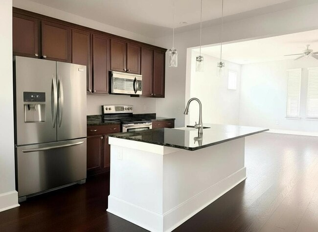 Photo - 313 Oak Bend St