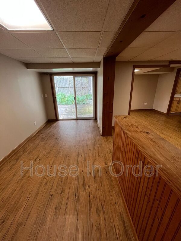 12 Looking Glass Ln