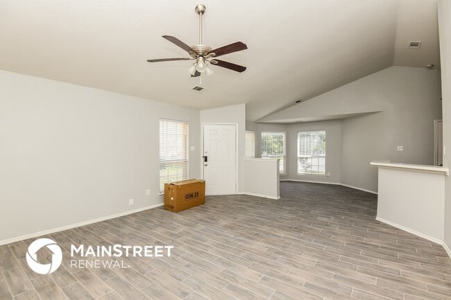 Photo - 1104 Maplewood Ln