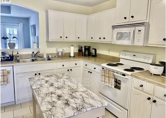 Photo - 115 Elmwood Dr