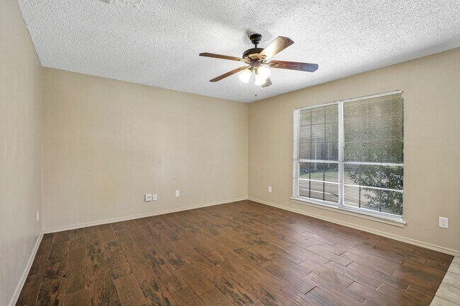 Photo - 2429 Lakeview Cir Unit 2431