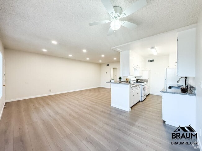 Building Photo - 6041 Whitsett Ave Rental