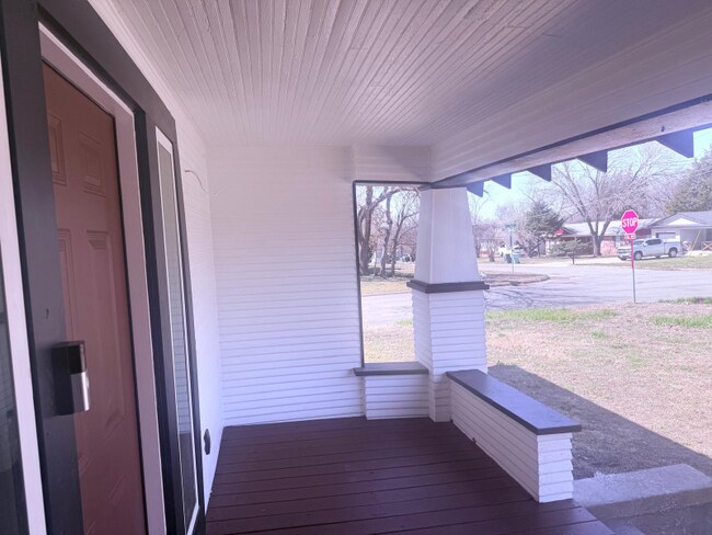 Photo - 326 W Rainey St Casa