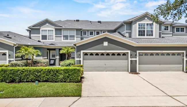 Photo - 742 Featherstone Ln