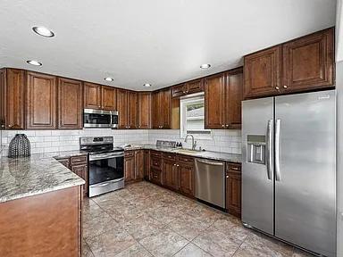 2525 50th Ave