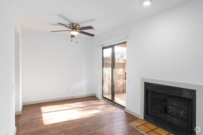 1BR, 1BA - 850SF - Dining Room