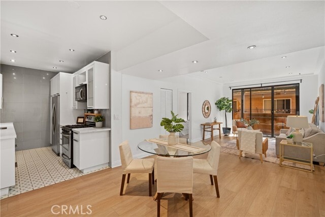 Photo - 828 N Hudson Ave Unidad 106