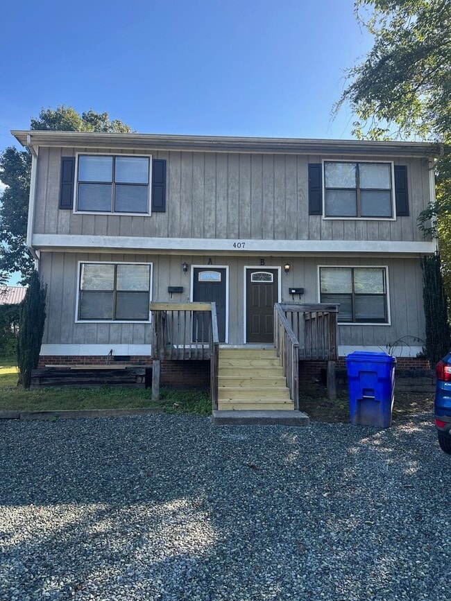 Building Photo - 407 S Merritt Mill Rd Unit A