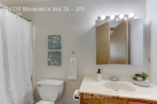 Photo - 16720 Brunswick Ave SE Unidad 205