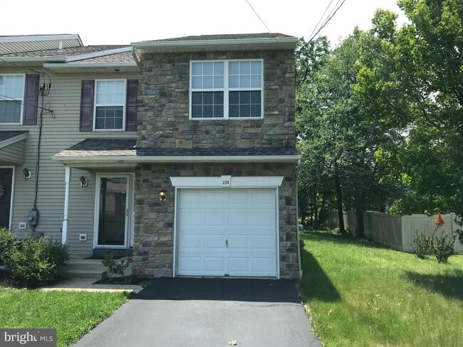 Photo - 220 E Mt Vernon St Townhome