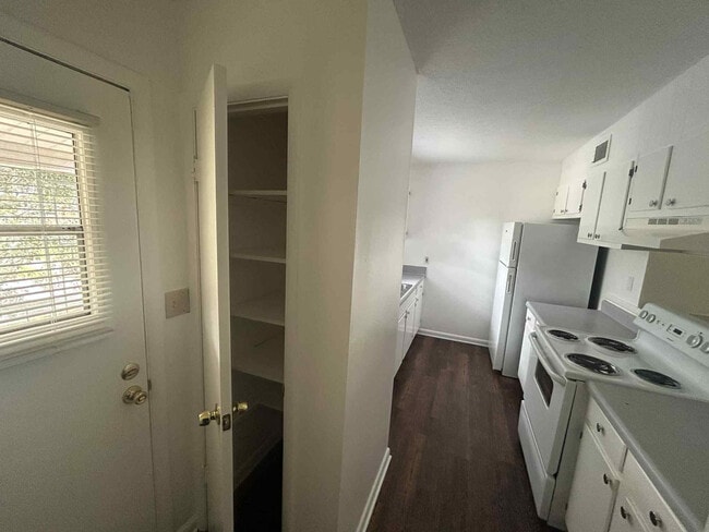 Photo - Cedar Trace Apartments