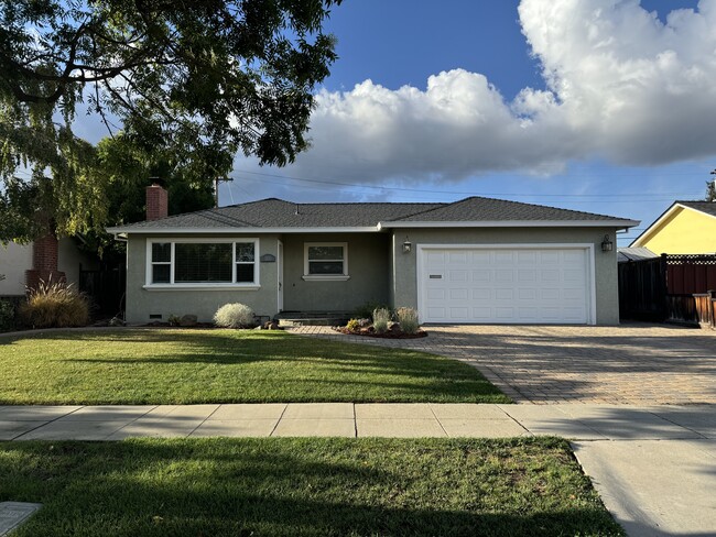 Exterior - 1533 Santa Monica Ave House