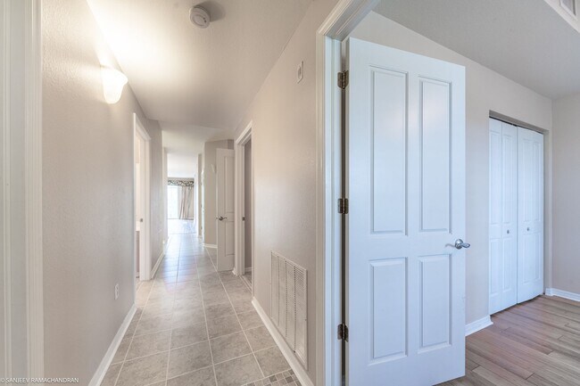 Photo - WALKING DISTANCE TO SUNSEEKER RESORT AND P...