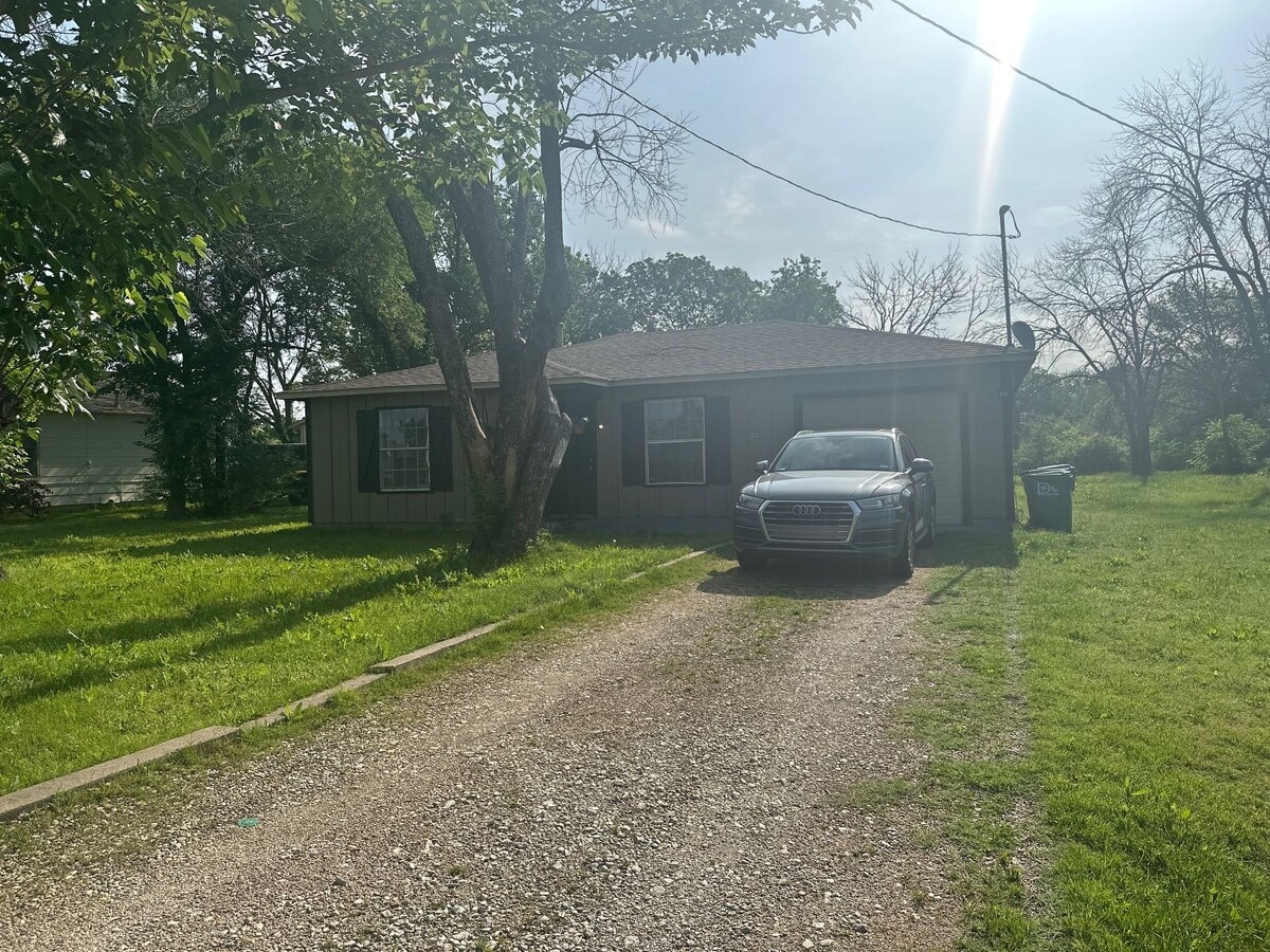 Photo - 3525 Country Club Rd