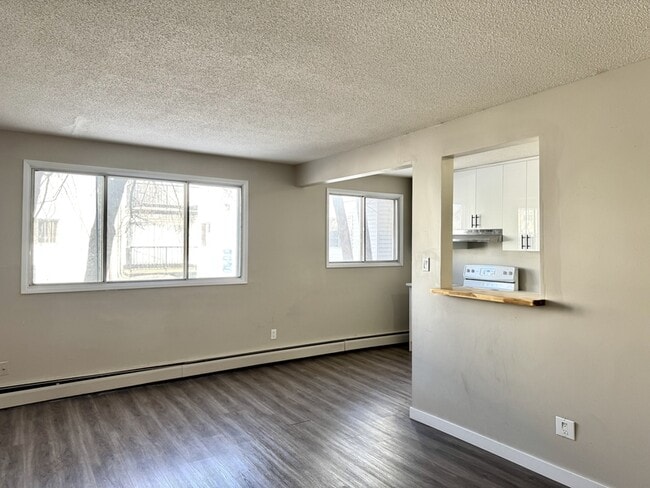 Photo - 10724-10105 105 St NW