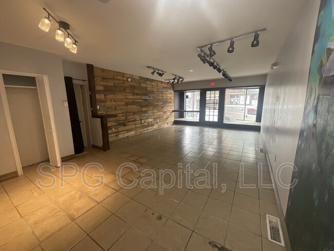 Photo - 13 W King St