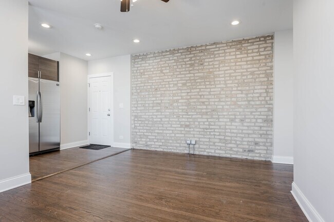 Photo - 1436 W Farragut Ave Unit 3
