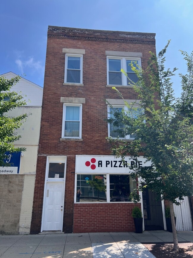 Building Photo - 4449 N Broadway St Unit 2