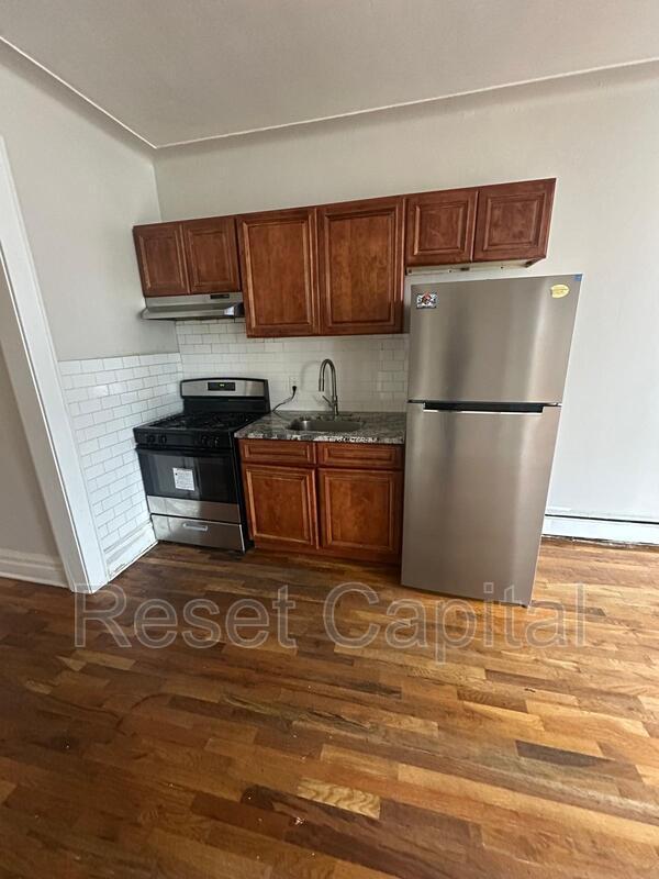 Building Photo - 532 Sanford Ave Unit 6