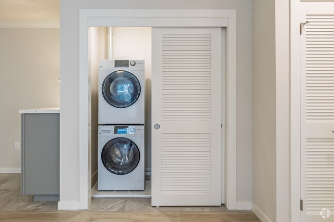 2BR, 1BA - 800SF - Laundry
