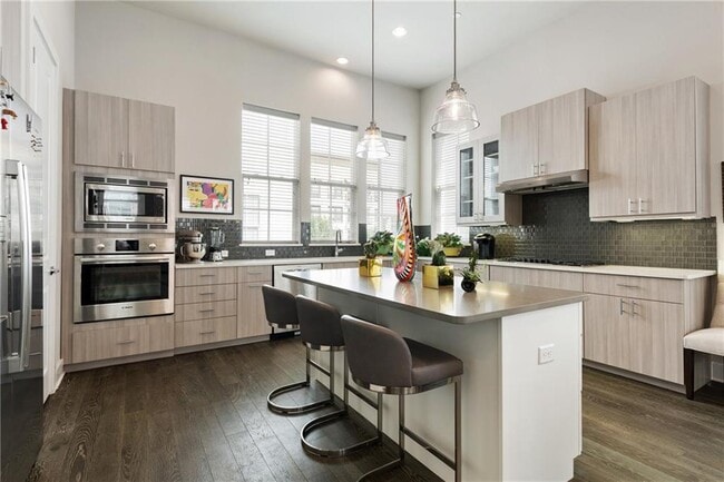 Building Photo - 1305 Town Creek Dr