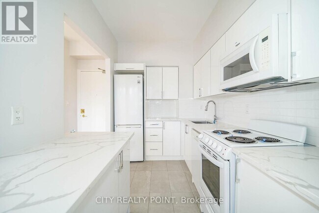 Photo - 490 Eglinton Ave E Unité 802