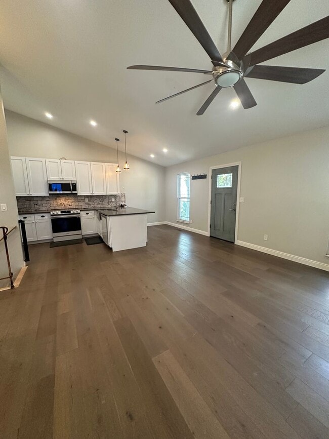 Photo - 3 Bed 2 Bath Remodeled Home for Rent!