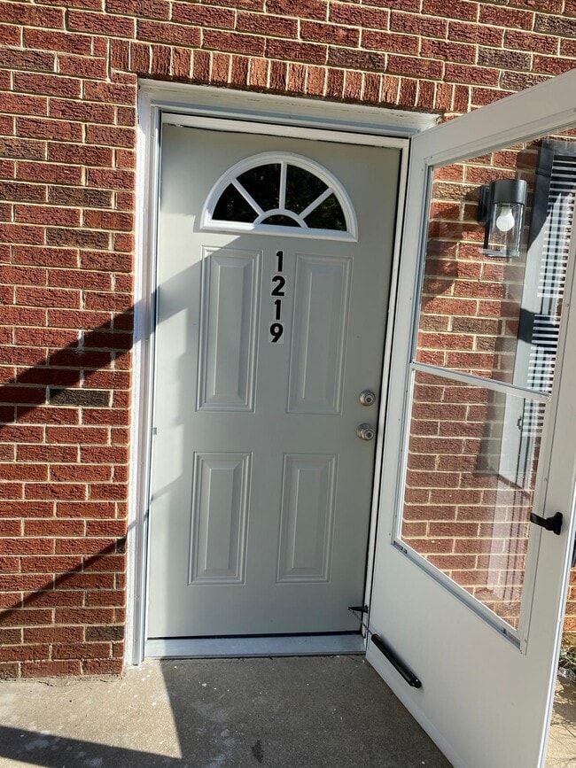 Photo - 1219 Ruddell Rd