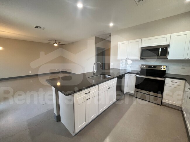 Photo - 1437 E Roosevelt St