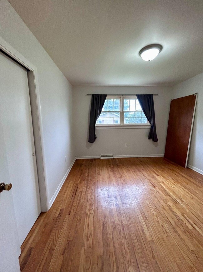 Photo - 2572 Forge Rd