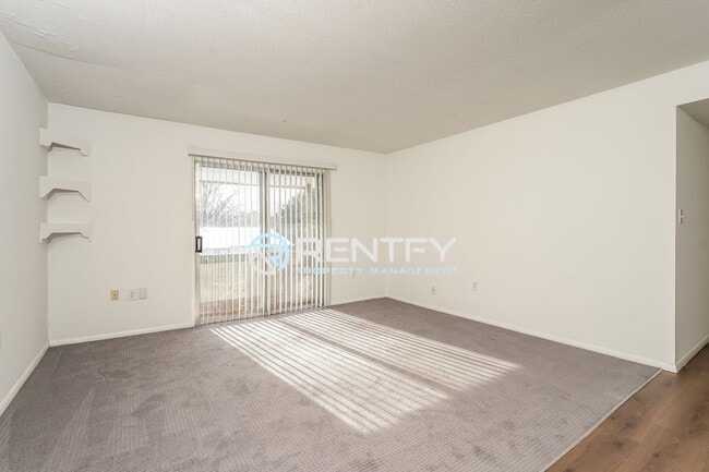 Photo - 2205 Sunderland Rd