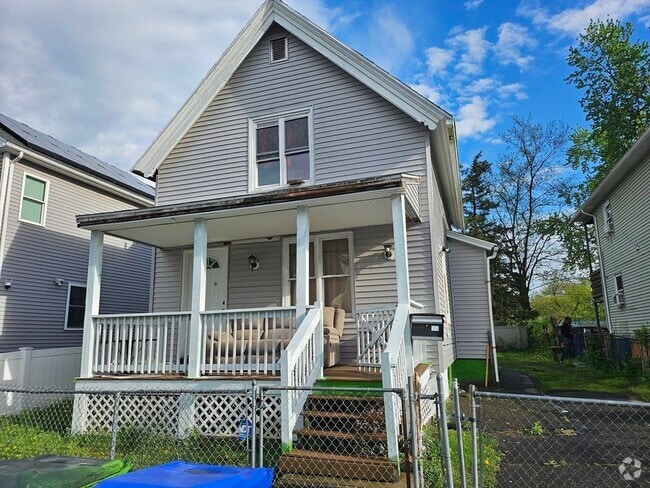 Building Photo - 241 Tyler St Rental