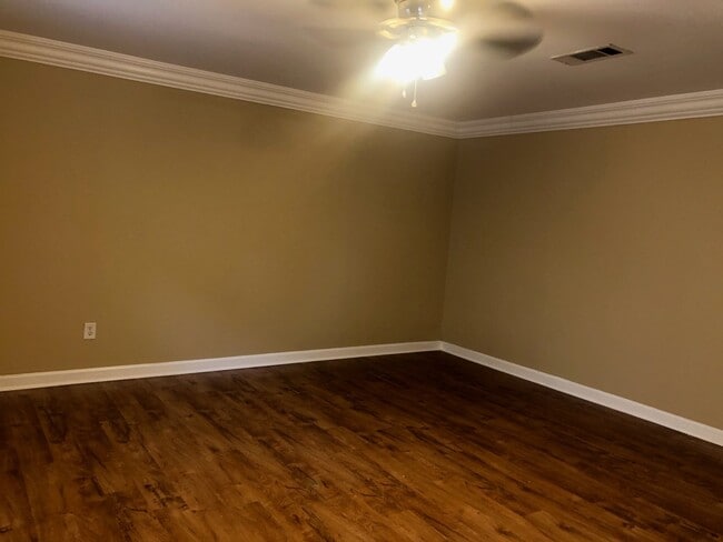 Building Photo - Military Highway Apartments Unit Apt C