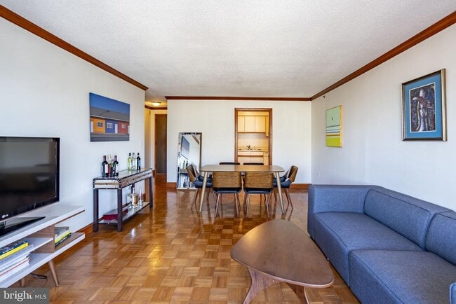 Photo - 2018 Walnut St Unit 17J