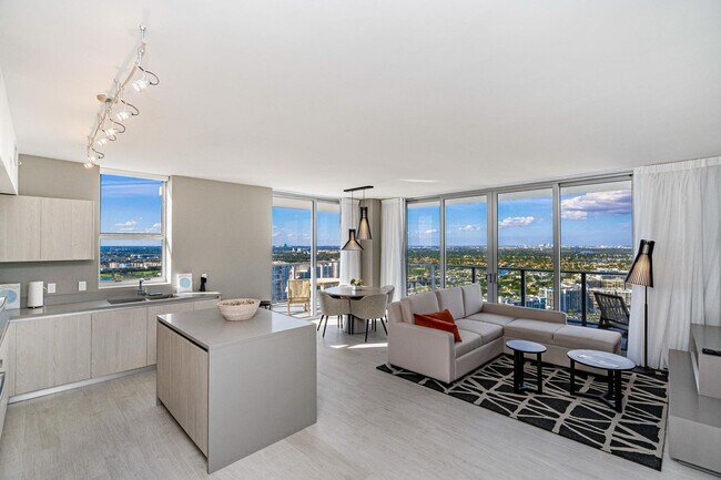 2721 Hallandale Beach Blvd Unit SI FL29-ID1049815P