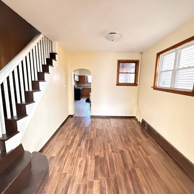 Photo - 713 S Front St