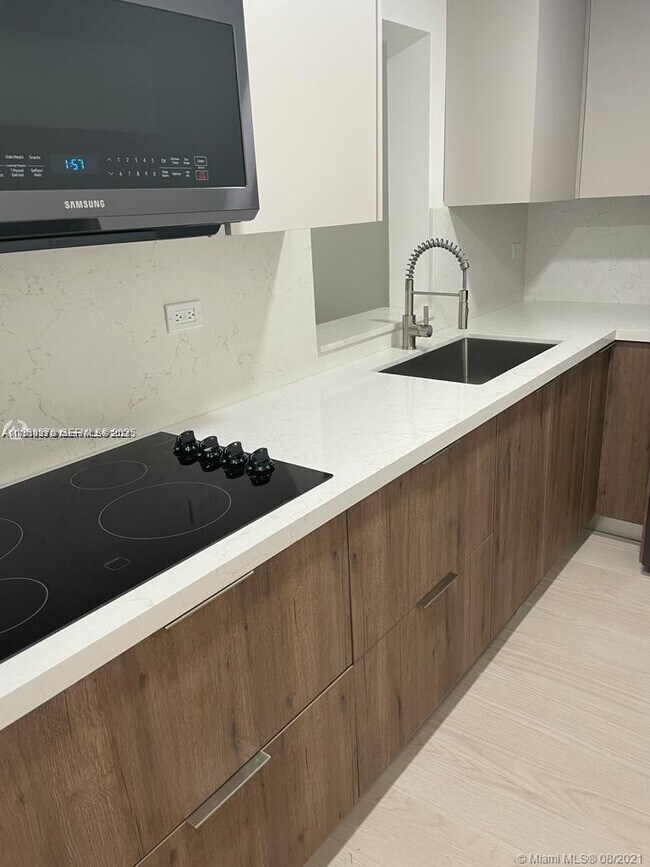 Photo - 1720 NW N River Dr Unit 503