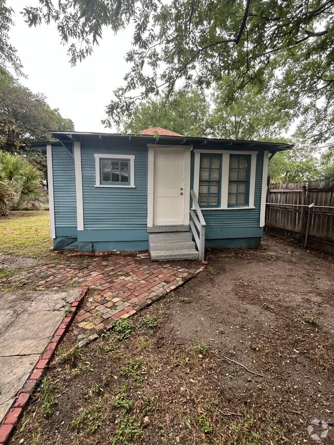 Building Photo - 307 E Lambert St Rental