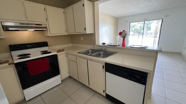 Photo - 250 Palm Cir W