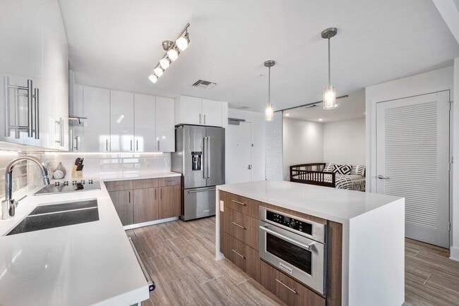Photo - 236 SE 5th Ave Unit 303