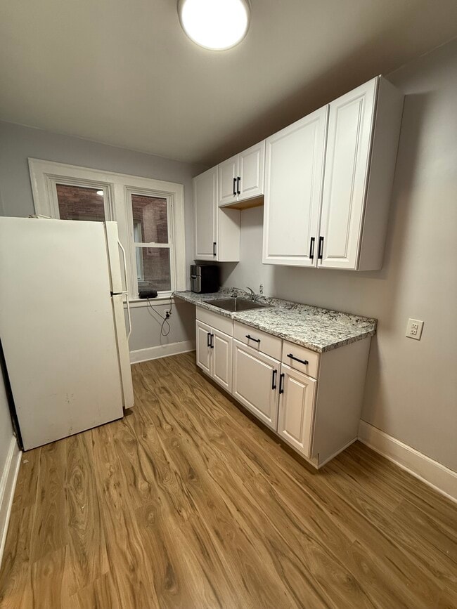 Photo - 914 Beaconsfield Ave Unit 1