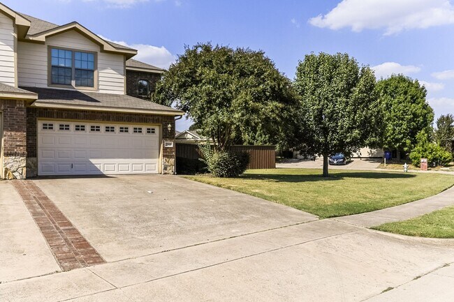 Photo - Beautiful 3 Bedroom, 2.5 Bath duplex locat...