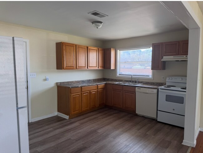 Photo - 201 70th St S