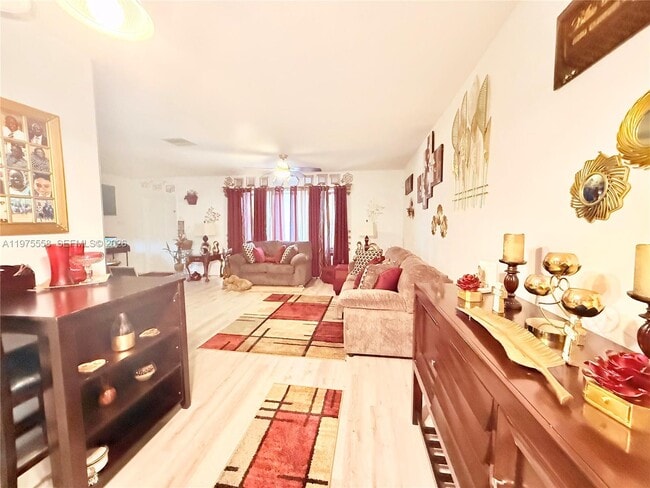 Photo - 7102 NW 73rd St