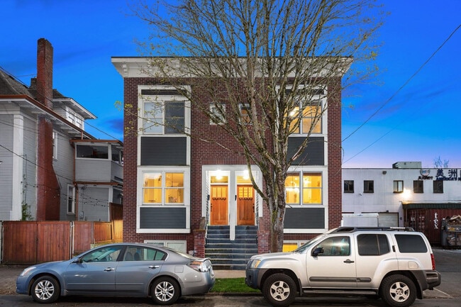 Building Photo - 728 NE Tillamook St